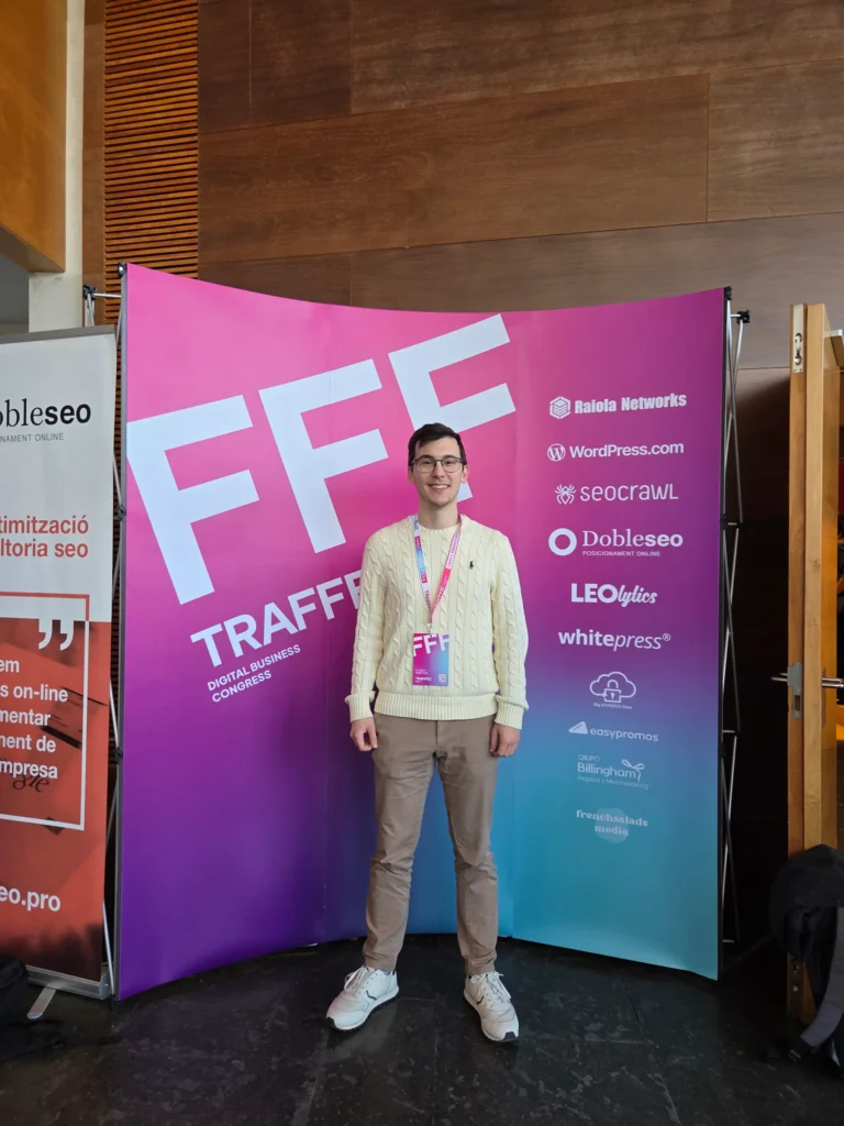 Pau Quintana en el congreso TRAFFFIC, profundizando en estrategia digital, IA y SEO para marketing.